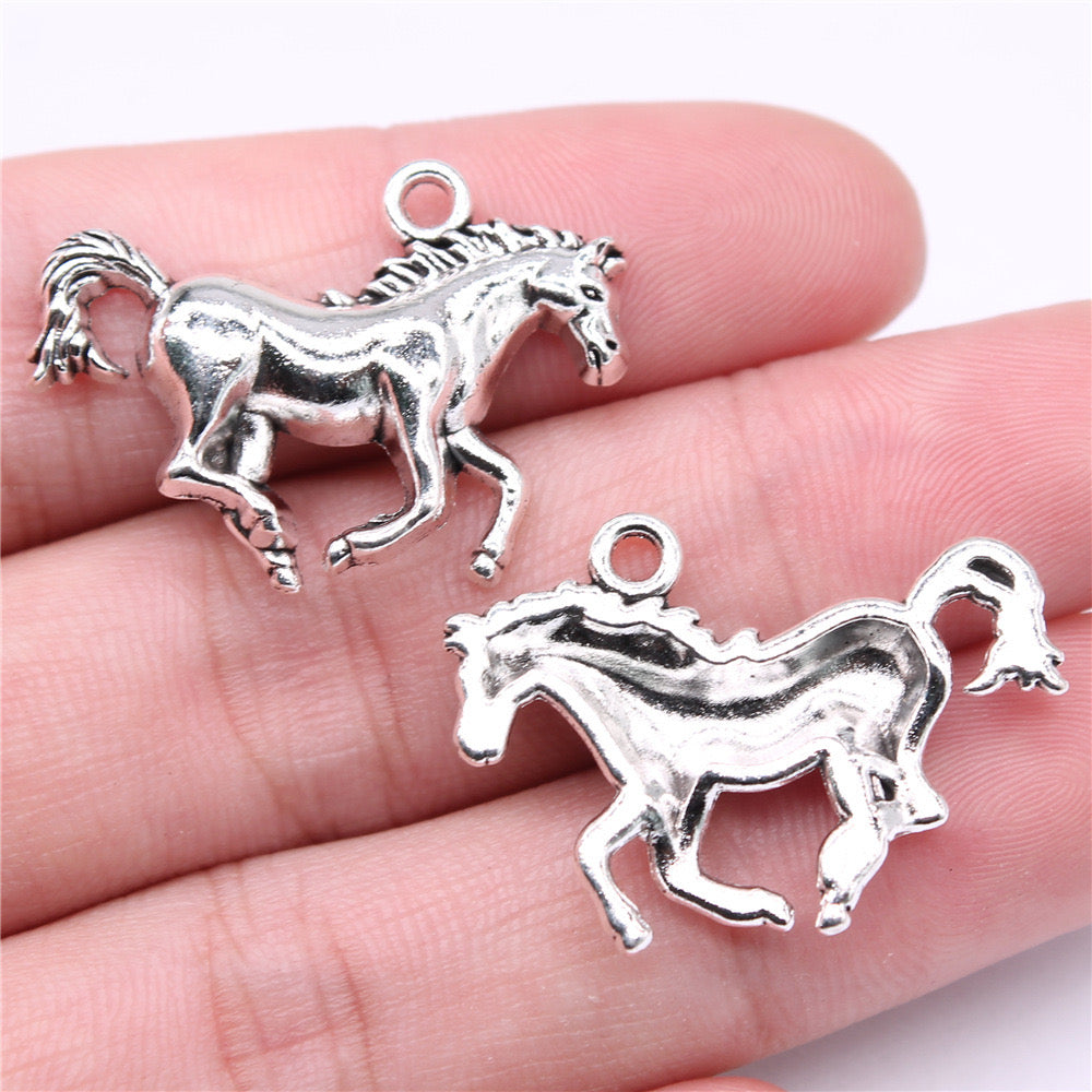 【P282】Silver steed- High quality charms